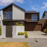 A Luxurious Retreat Sleeps 6