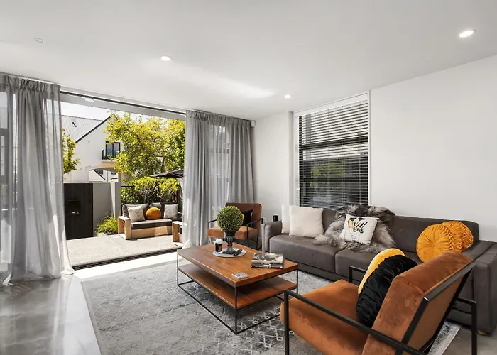 A Luxurious Retreat Sleeps 6